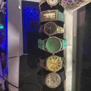 Random Bundle lots of 7 women’s watches need batteries replaced.